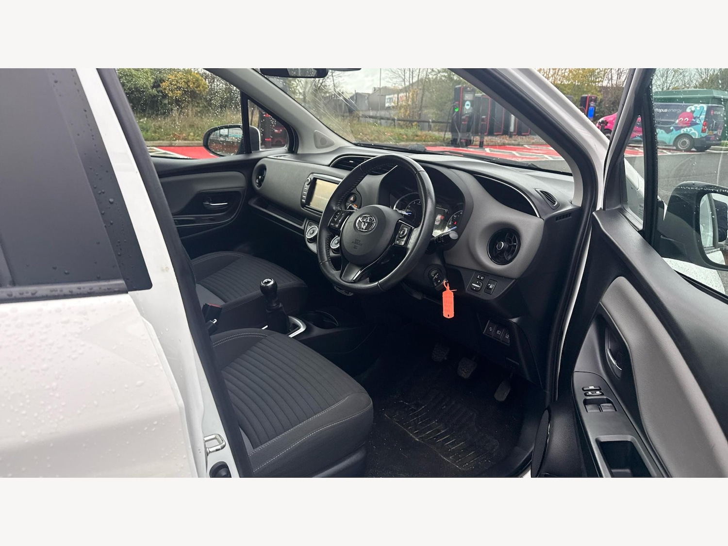 Used Toyota Yaris 2017 for sale - 76612785: Photo 13