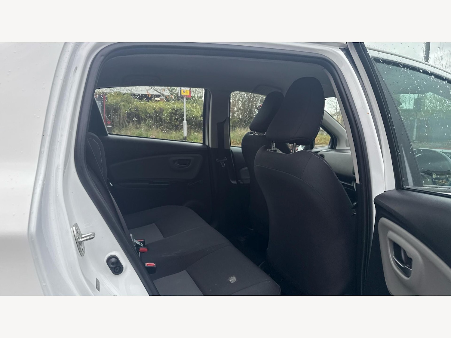 Used Toyota Yaris 2017 for sale - 76612785: Photo 14