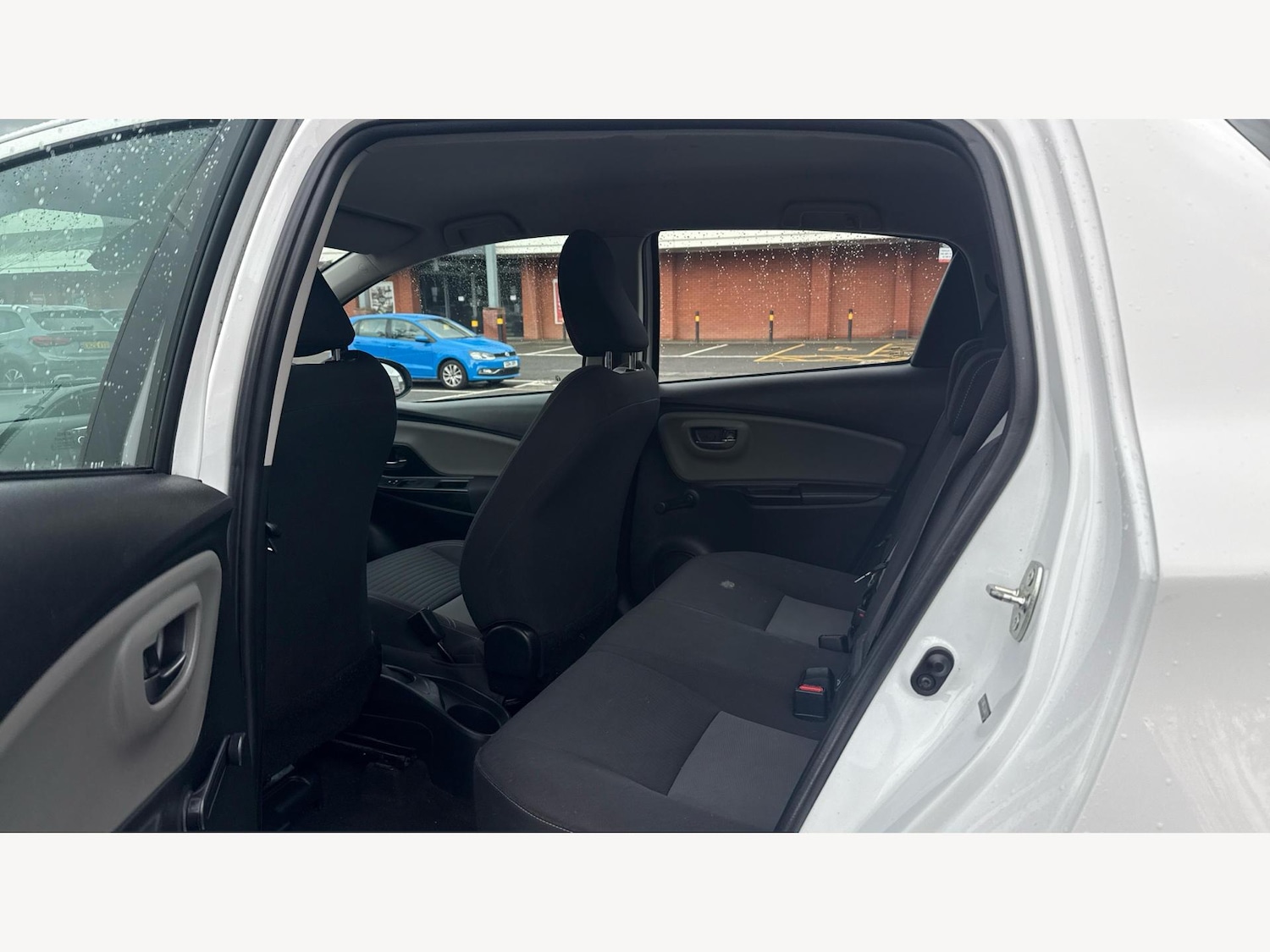 Used Toyota Yaris 2017 for sale - 76612785: Photo 15