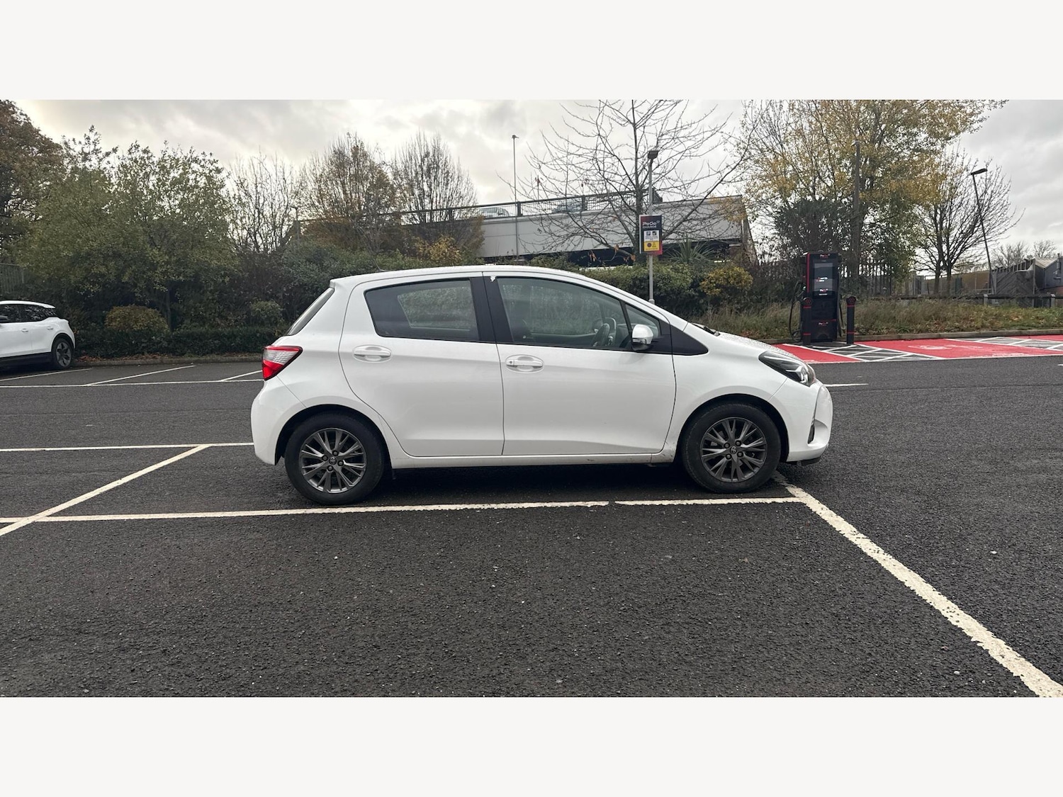 Used Toyota Yaris 2017 for sale - 76612785: Photo 18