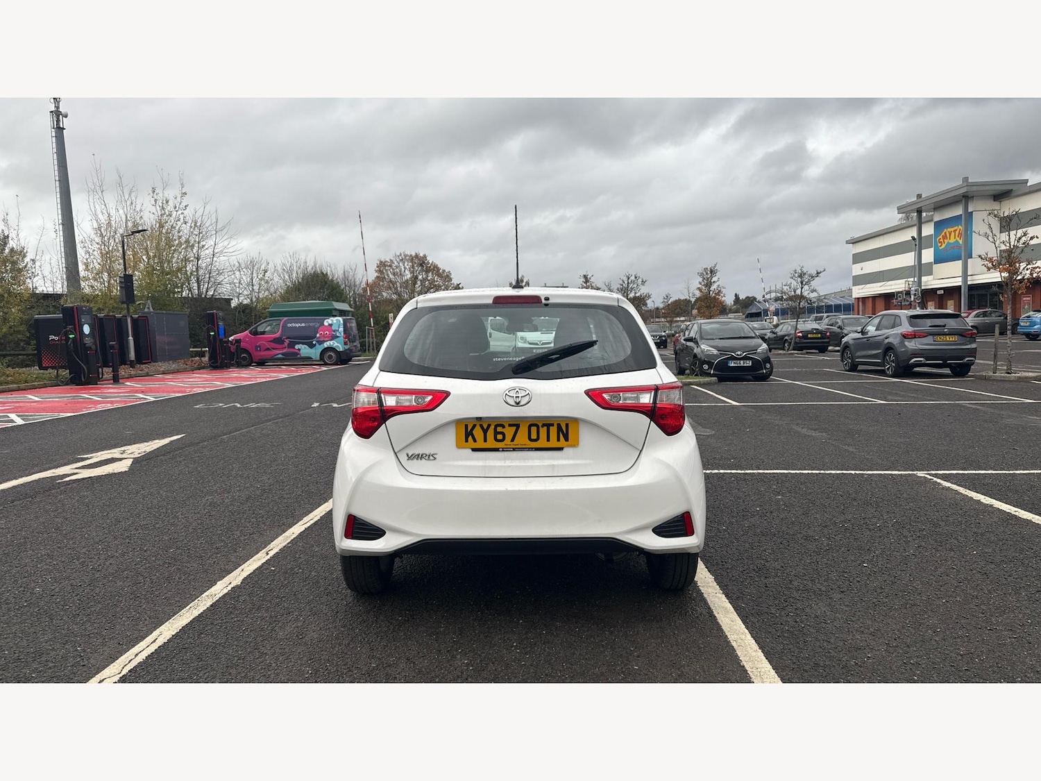 Used Toyota Yaris 2017 for sale - 76612785: Photo 21