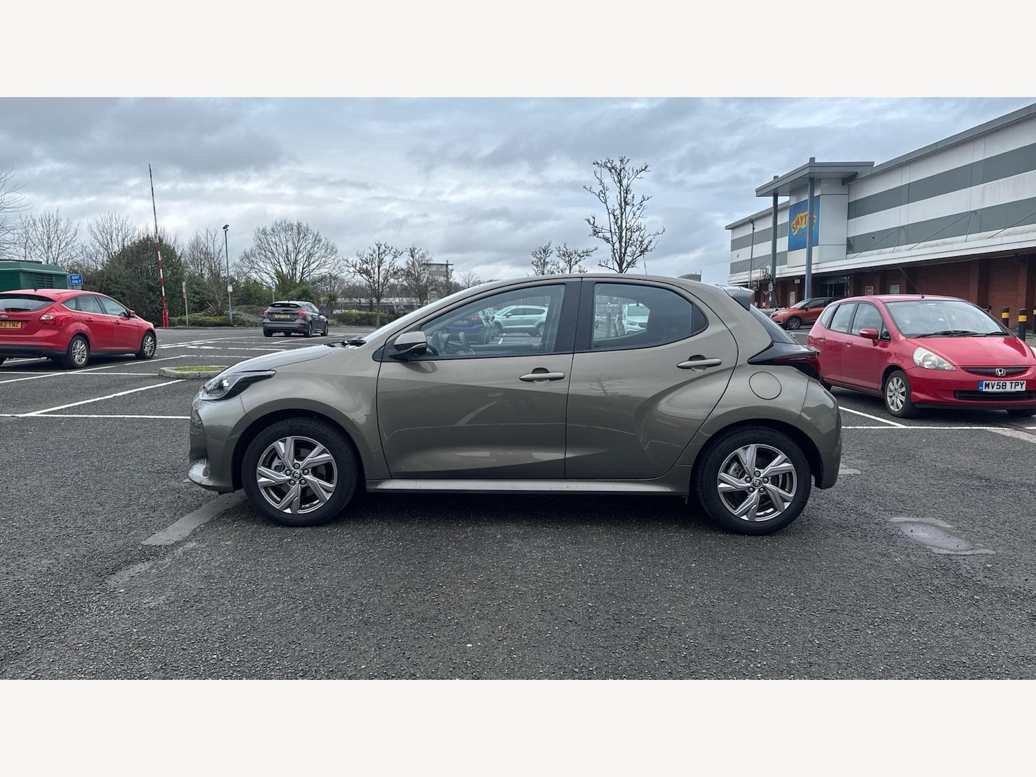 Used Toyota Yaris 2024 for sale - 77625520: Photo 19