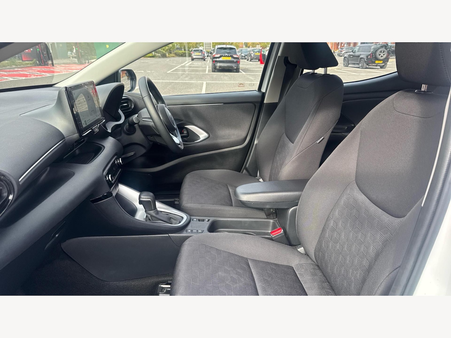 Used Toyota Yaris 2024 for sale - 76371725: Photo 12