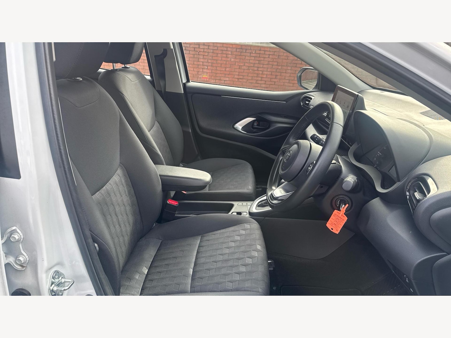 Used Toyota Yaris 2024 for sale - 76371725: Photo 13
