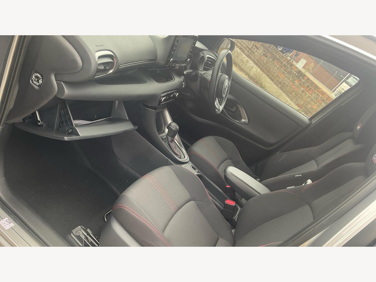 Used Toyota Yaris 2024 for sale - 76371318: Photo 12