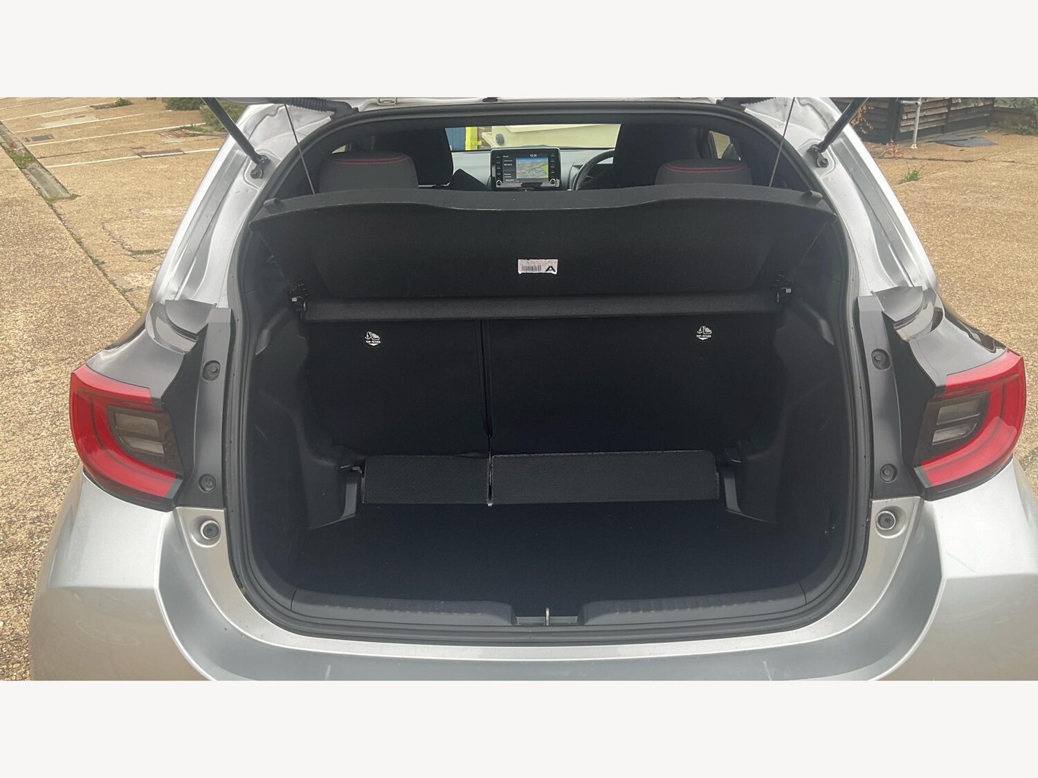 Used Toyota Yaris 2024 for sale - 76371318: Photo 16