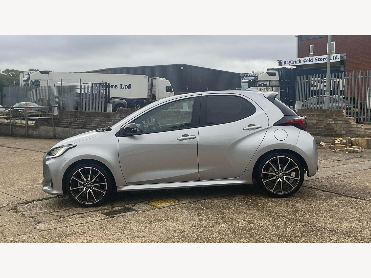 Used Toyota Yaris 2024 for sale - 76371318: Photo 19