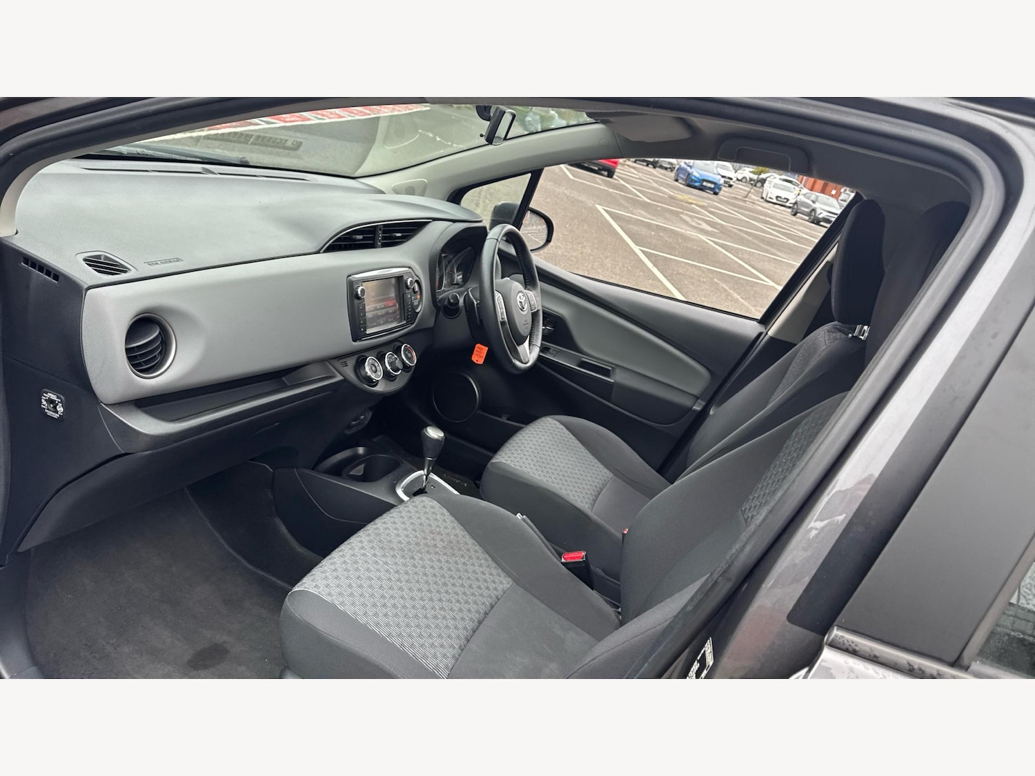 Used Toyota Yaris 2015 for sale - 76370504: Photo 12