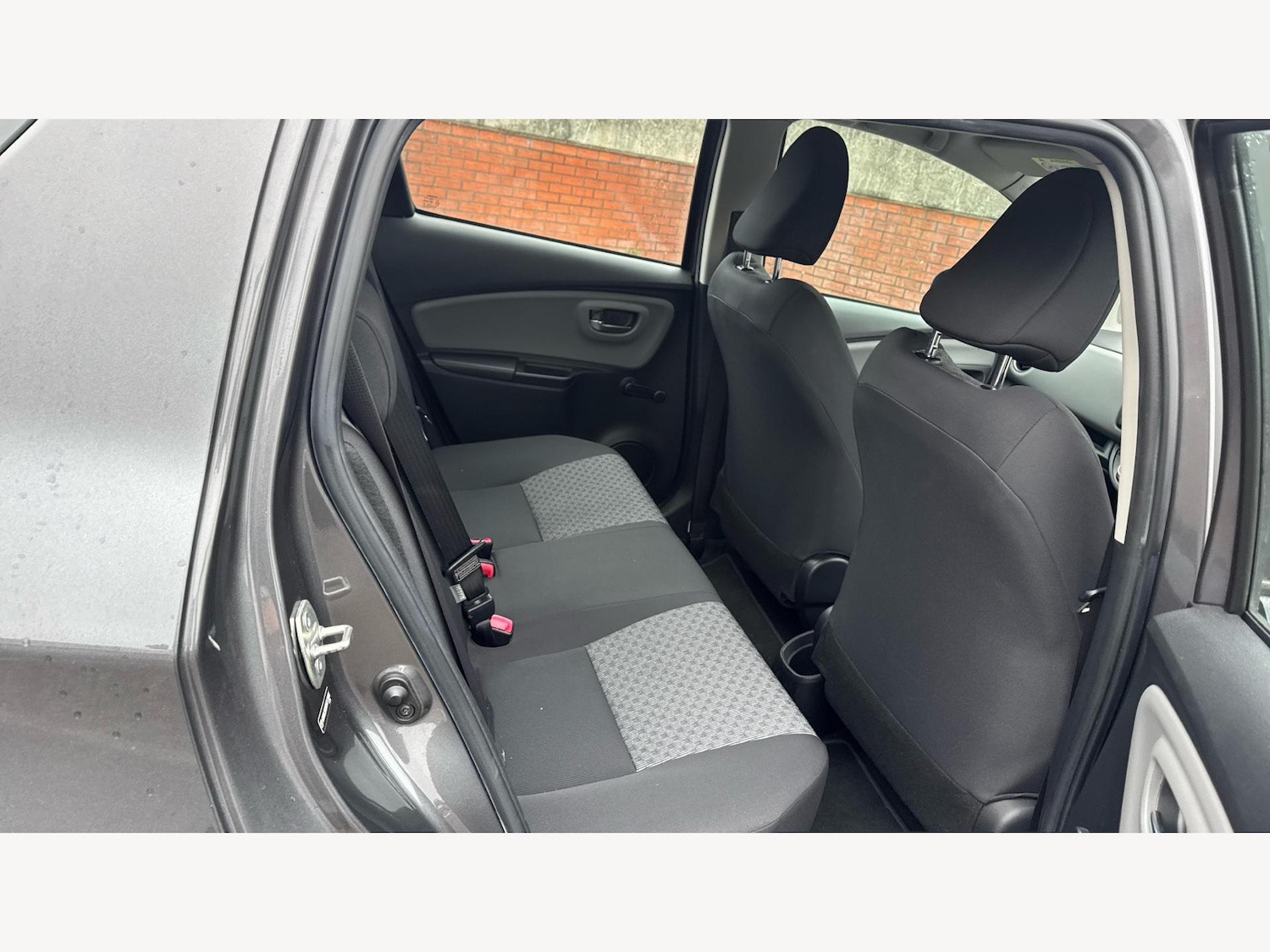 Used Toyota Yaris 2015 for sale - 76370504: Photo 14