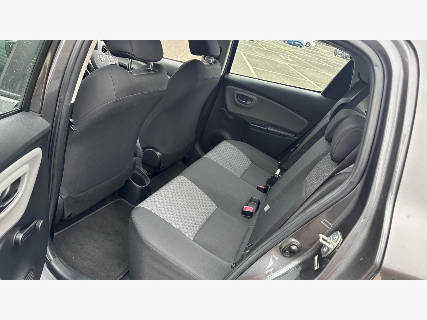 Used Toyota Yaris 2015 for sale - 76370504: Photo 15