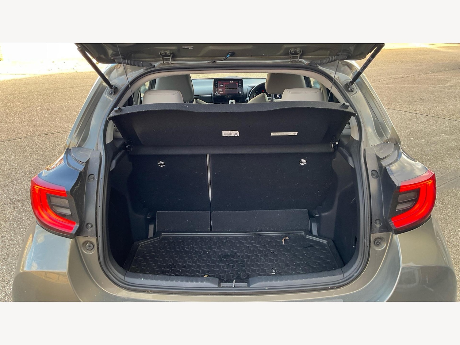 Used Toyota Yaris for sale - 77192012: Photo 16