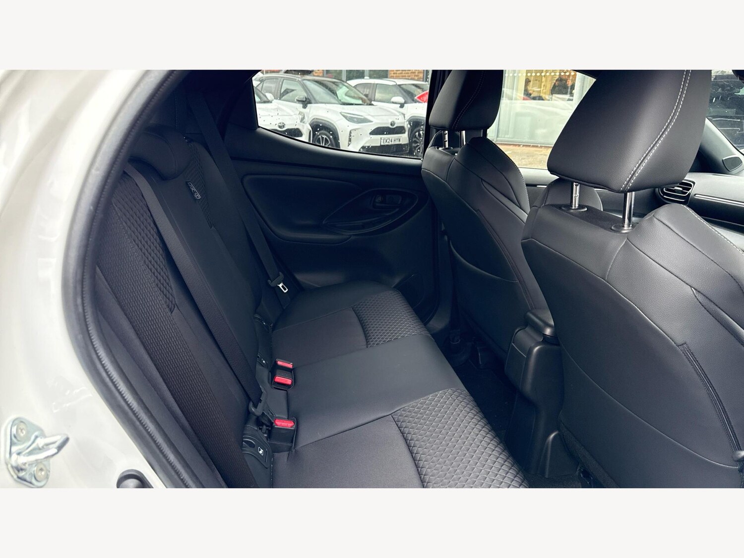 Used Toyota Yaris 2024 for sale - 77191304: Photo 14