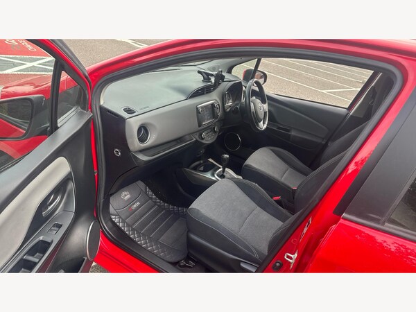 Used Toyota Yaris 2015 for sale - 76200143: Photo 12