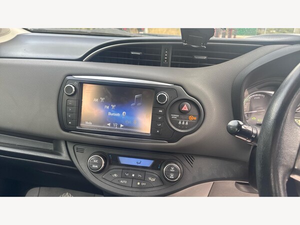 Used Toyota Yaris 2015 for sale - 76200143: Photo 9