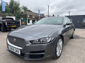 Used Jaguar XE 2018 for sale - 78818376: Photo