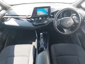 Used Toyota C-HR 2018 for sale - 79001370: Photo