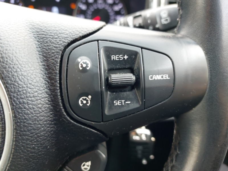 Used Kia Carens 2017 for sale - 76619222: Photo 15