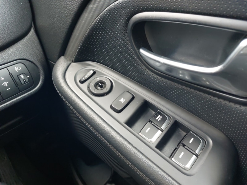 Used Kia Carens 2017 for sale - 76619222: Photo 18