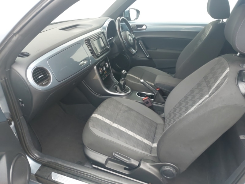 Used Volkswagen Beetle 2017 for sale - 78224947: Photo 5