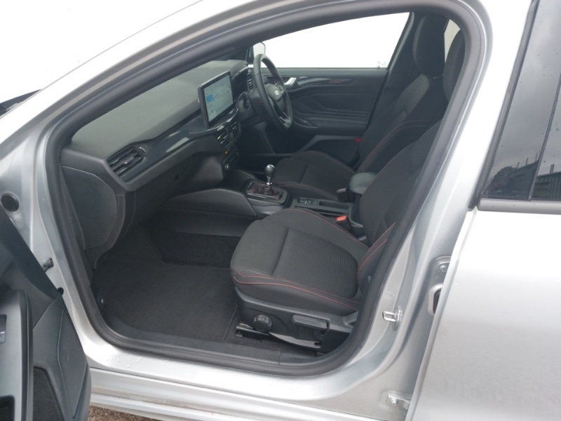 Used Ford Focus 2023 for sale - 76879804: Photo 5