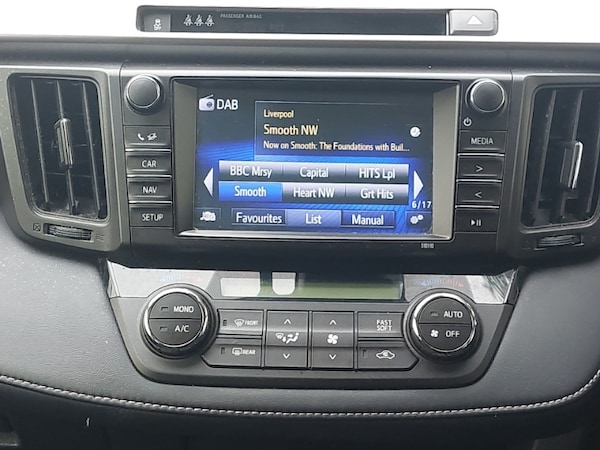 Used Toyota RAV4 2018 for sale - 76311637: Photo 10
