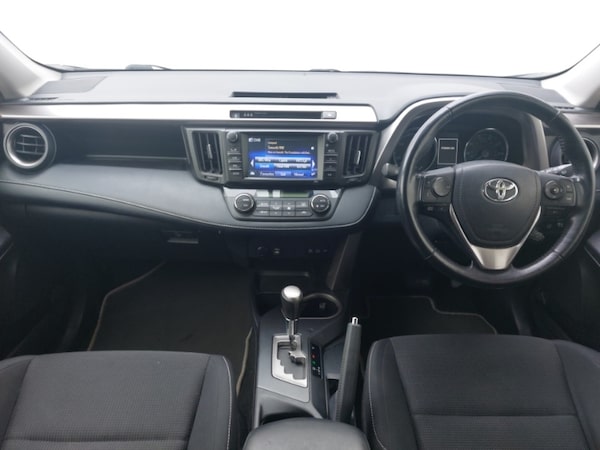 Used Toyota RAV4 2018 for sale - 76311637: Photo 2
