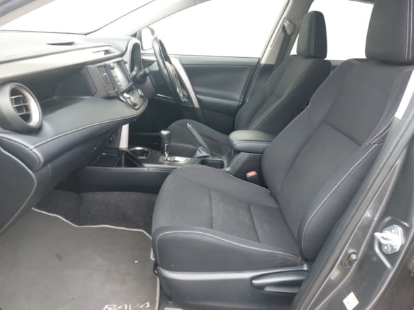 Used Toyota RAV4 2018 for sale - 76311637: Photo 5