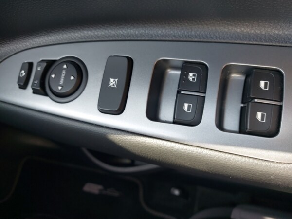 Used Kia Stonic 2023 for sale - 75209776: Photo 13