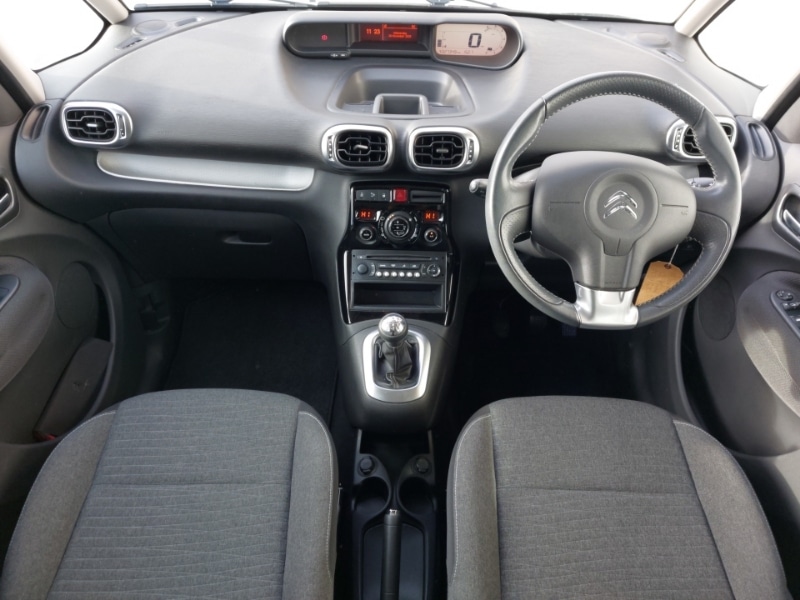 Used Citroen C3 Picasso 2017 for sale - 76879832: Photo 2