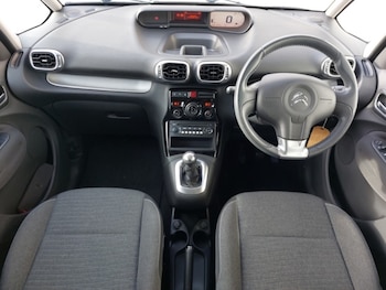 Used Citroen C3 Picasso 2017 for sale - 76879832: Photo