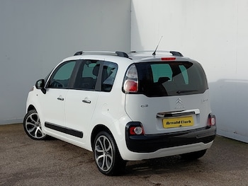 Used Citroen C3 Picasso 2017 for sale - 76879832: Photo