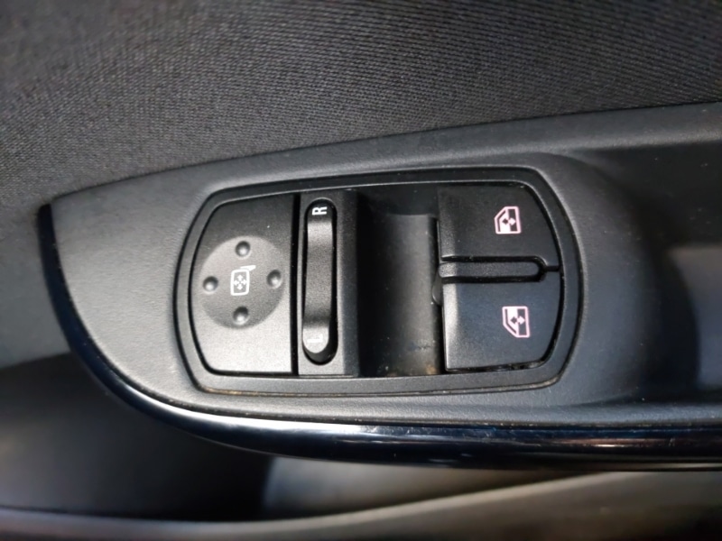 Used Vauxhall Corsa 2017 for sale - 76736942: Photo 17