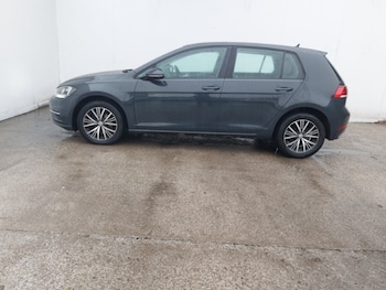 Used Volkswagen Golf 2018 for sale - 76924806: Photo