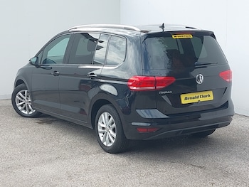 Used Volkswagen Touran 2019 for sale - 75595171: Photo