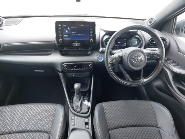Used Toyota Yaris 2022 for sale - 76160854: Photo 2