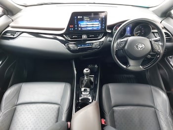 Used Toyota C-HR 2018 for sale - 79607499: Photo