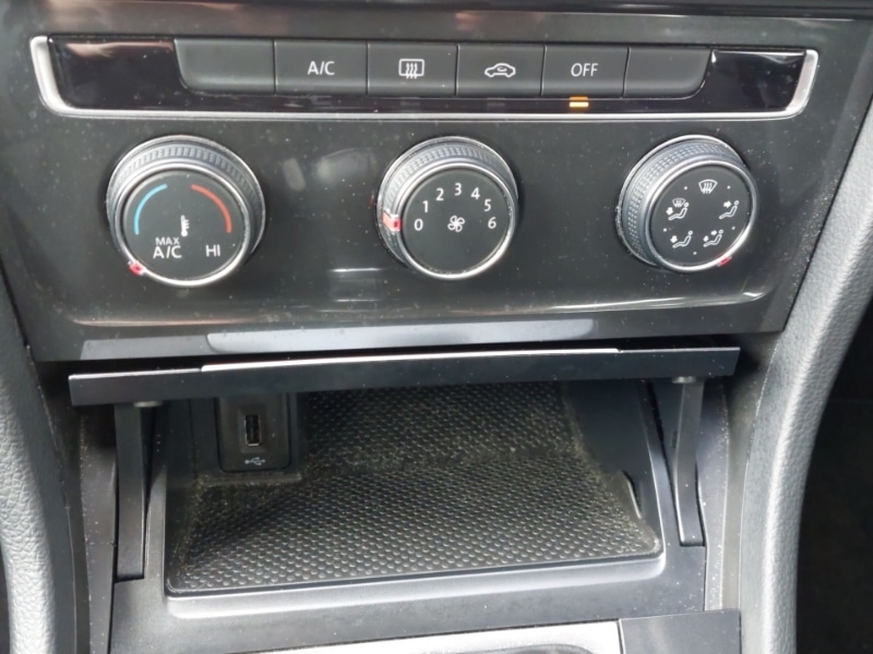 Used Volkswagen Golf 2017 for sale - 77644543: Photo 11