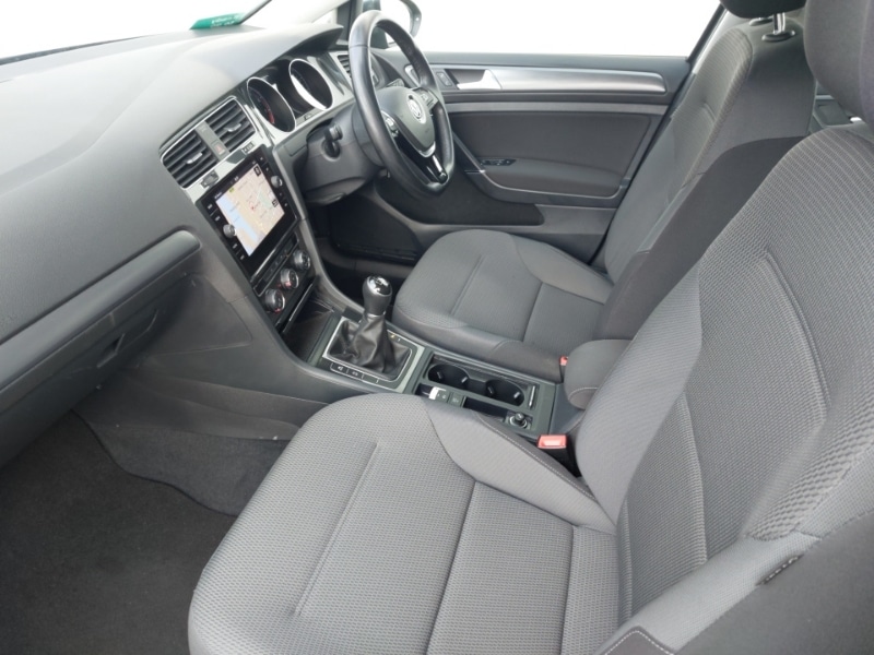 Used Volkswagen Golf 2017 for sale - 77644543: Photo 5