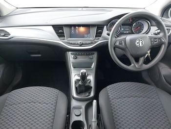 Used Vauxhall Astra 2018 for sale - 77922038: Photo