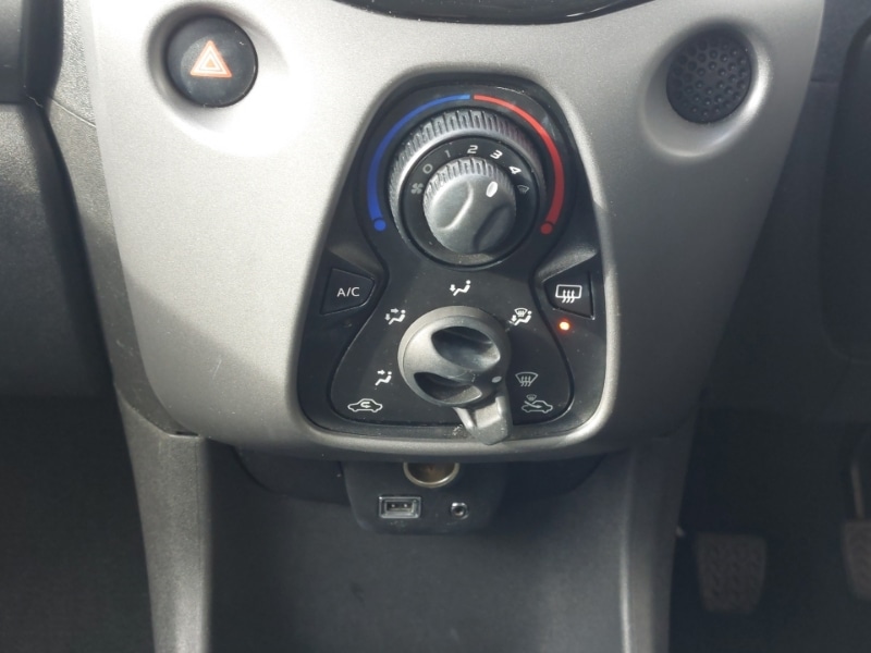 Used Toyota AYGO 2018 for sale - 76383864: Photo 11