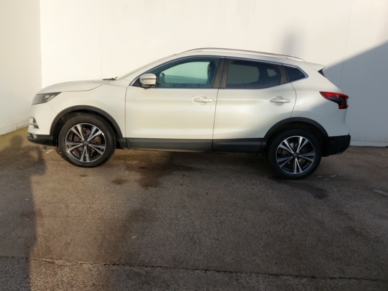 Used Nissan Qashqai 2017 for sale - 76763700: Photo 4