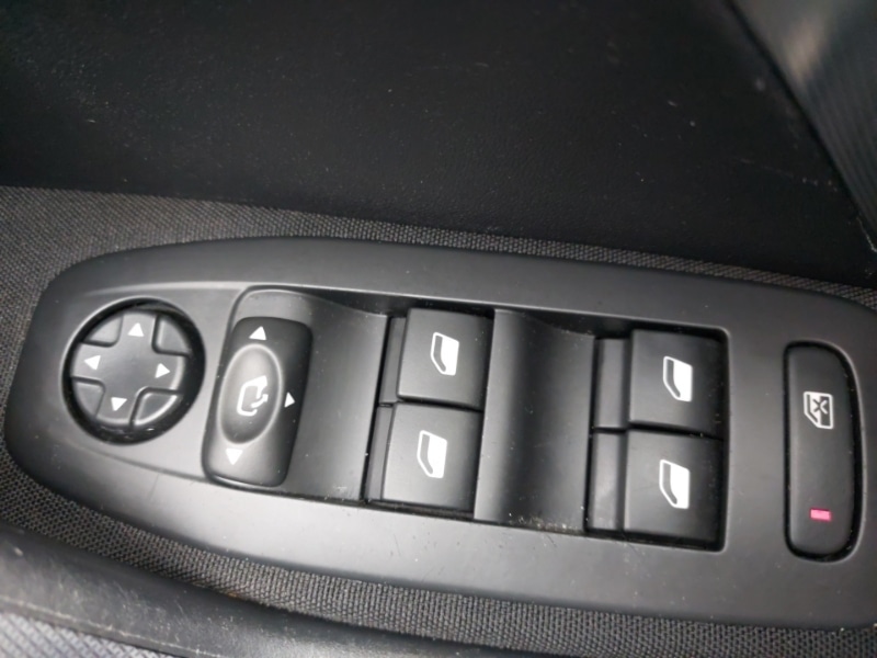 Used Peugeot 2008 2015 for sale - 76648514: Photo 18