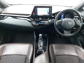 Used Toyota C-HR 2018 for sale - 77704449: Photo