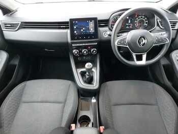 Used Renault Clio 2021 for sale - 76160354: Photo 2