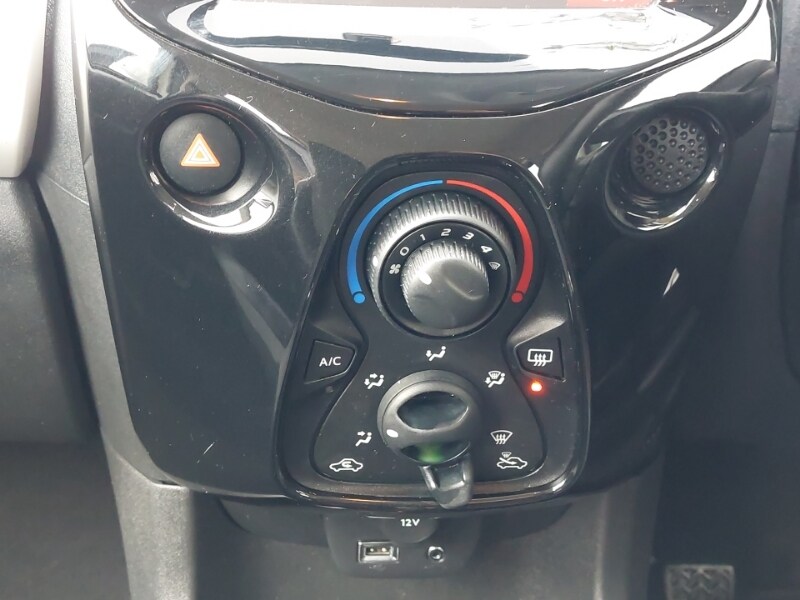 Used Toyota AYGO 2017 for sale - 76331642: Photo 11