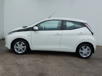 Used Toyota AYGO 2017 for sale - 76331642: Photo