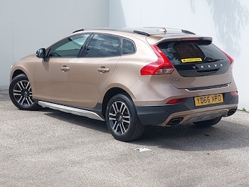 Used Volvo V40 2016 for sale - 75629394: Photo