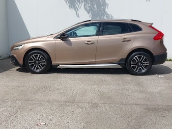 Used Volvo V40 2016 for sale - 75629394: Photo