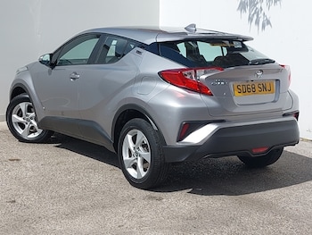 Used Toyota C-HR 2018 for sale - 75640864: Photo