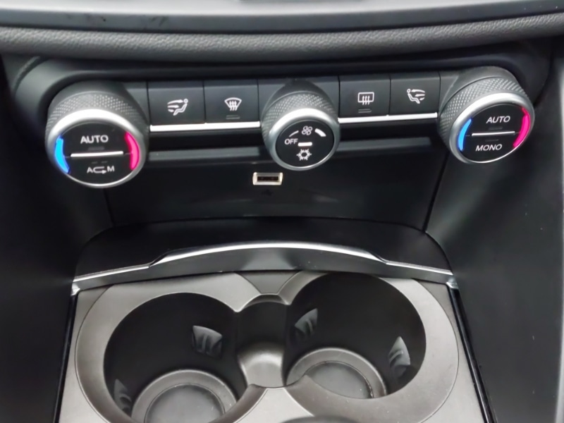 Used Alfa Romeo Giulia 2017 for sale - 76815761: Photo 11